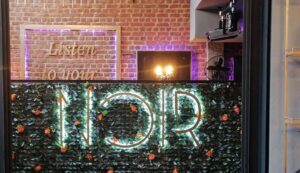 Ανάγλυφα γράμματα κρυφού φωτισμου